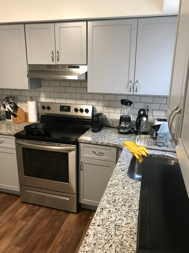 Photo - 647 Providence St