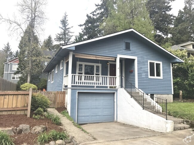 Building Photo - Multnomah Two Bedroom Beauty ~ On the tip ... Rental