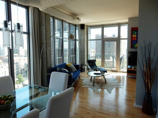 Photo - 1000 W Leland Ave Condo Unit 9C