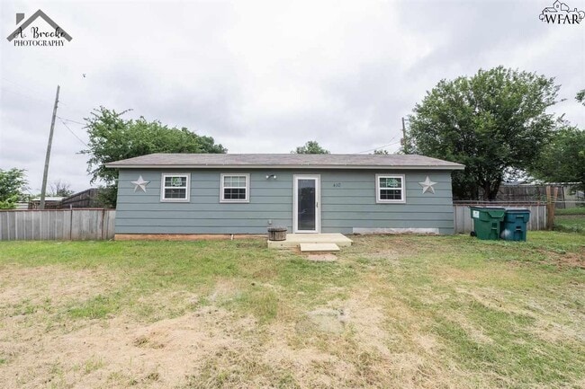 Photo - 410 W Pecan Ave House