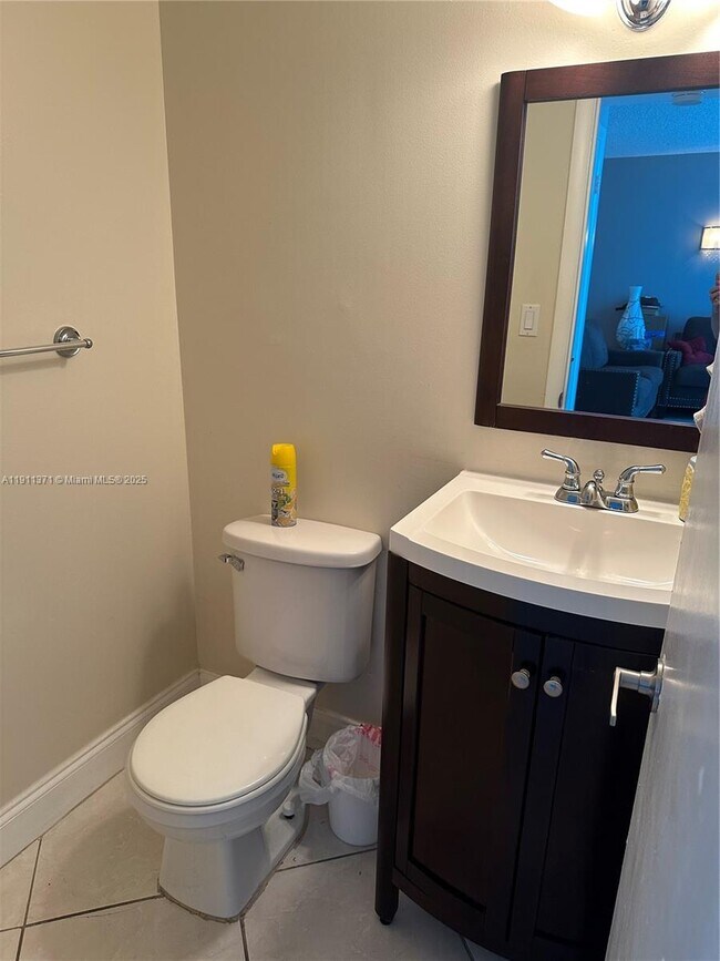 Photo - 3113 S Ocean Dr Unidad 404