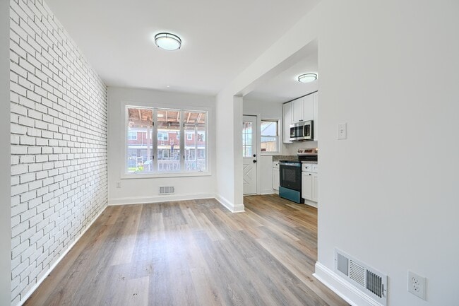 Photo - 2204 Redthorn Rd