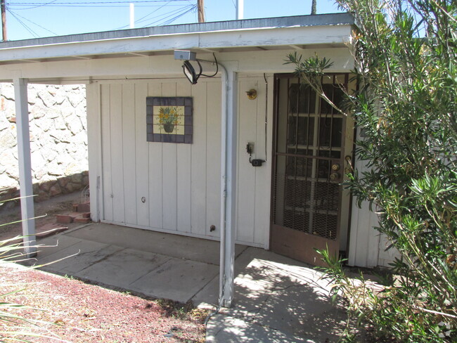 Building Photo - 3815 E Yandell Dr Rental