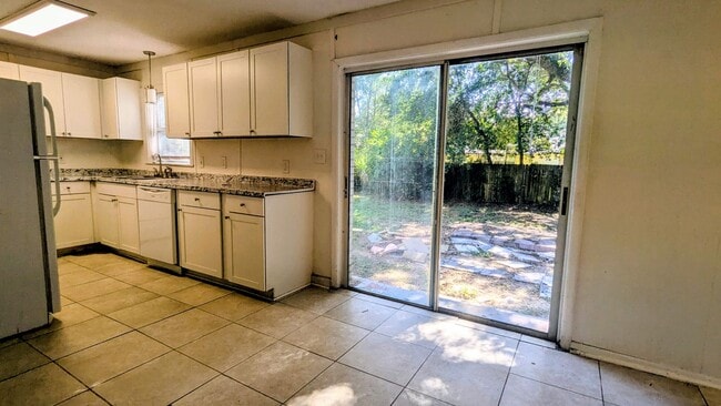 Photo - MOVE IN SPECIAL: Waived $350 Cleaning Fee!...