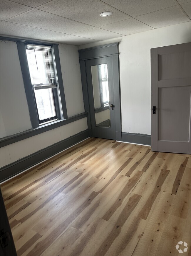 Building Photo - 1107 16th Ave Unit 2nd Floor Rental