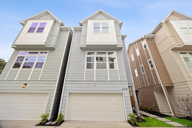 Building Photo - 2121 A Hoskins Dr