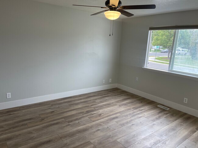 Photo - 1564 N 250 W