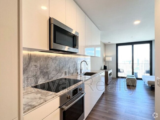 Building Photo - 987 Queen St Unit Apt 3909