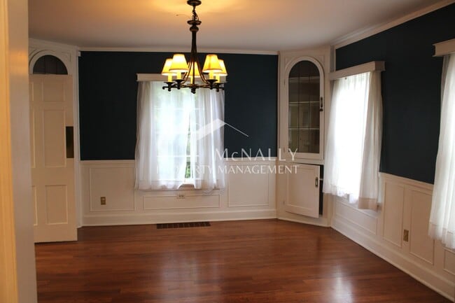 Photo - 5 Bedroom, 4 Bathroom Historic Tacoma Home