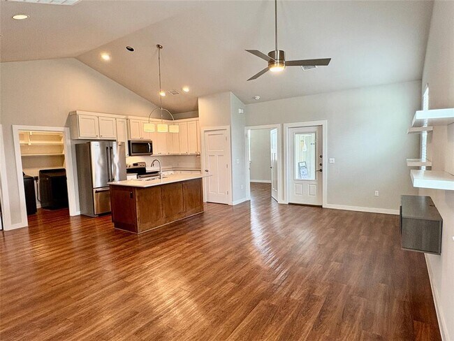 Photo - 241 Rose Dr Unit B