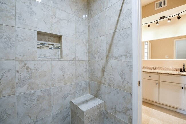 Photo - 2121 El Paseo St Unidad 1805