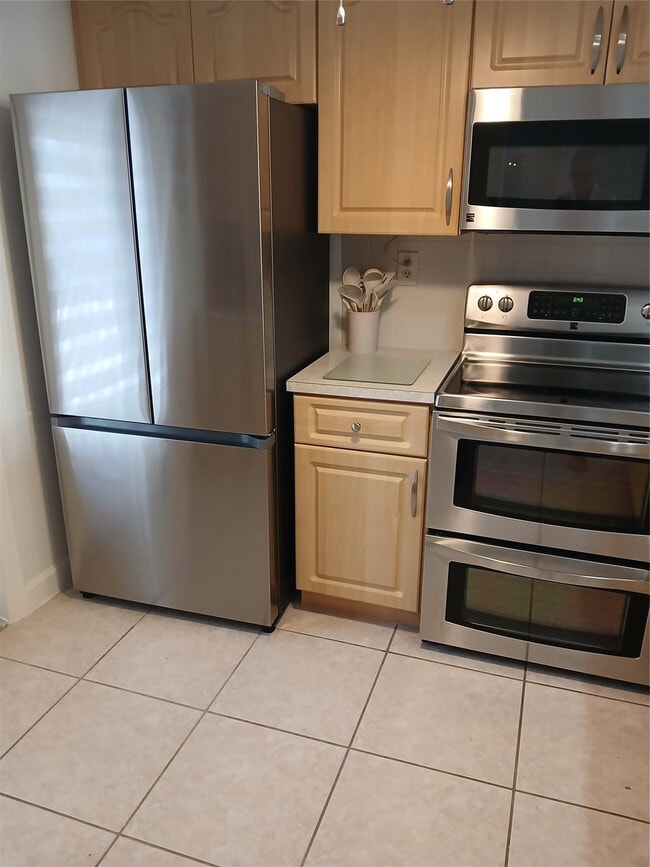 Building Photo - 1893 S Ocean Dr Unit 201