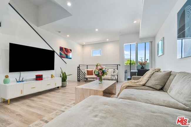 Photo - 4912 S Centinela Ave