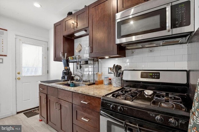 Photo - 2443 Amber St