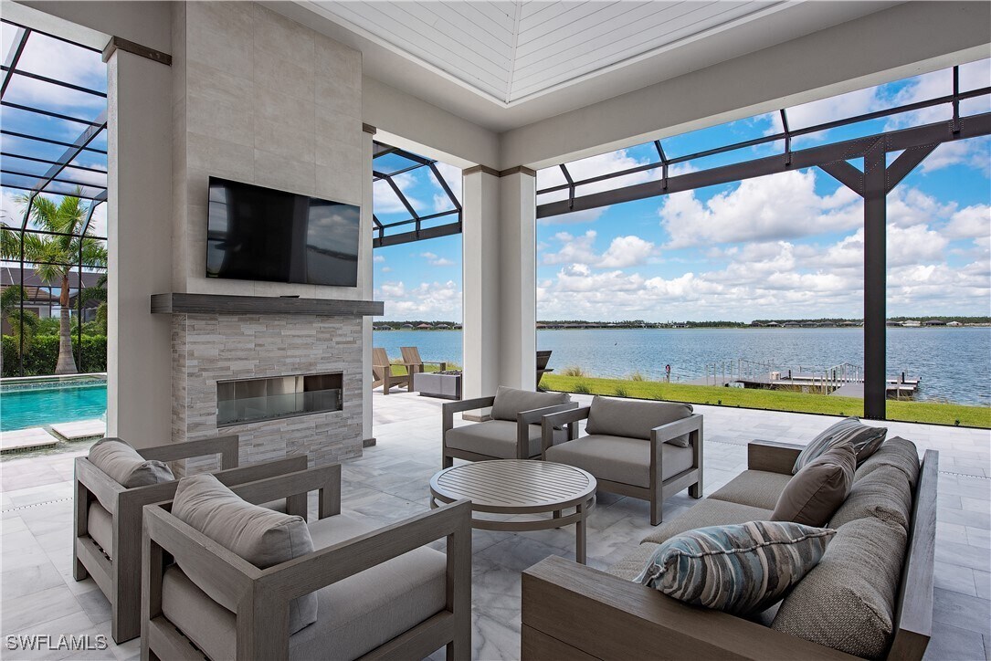 Photo - 18354 Blue Eye Loop