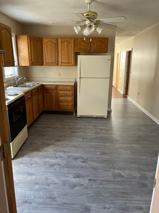 Building Photo - 28 Mercy St Unit Apartment #2