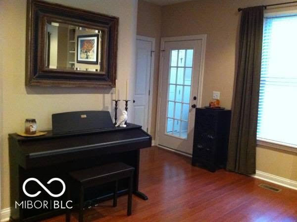 Photo - 235 3rd Ave NE