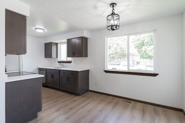 Photo - 514 E Longfellow Ave