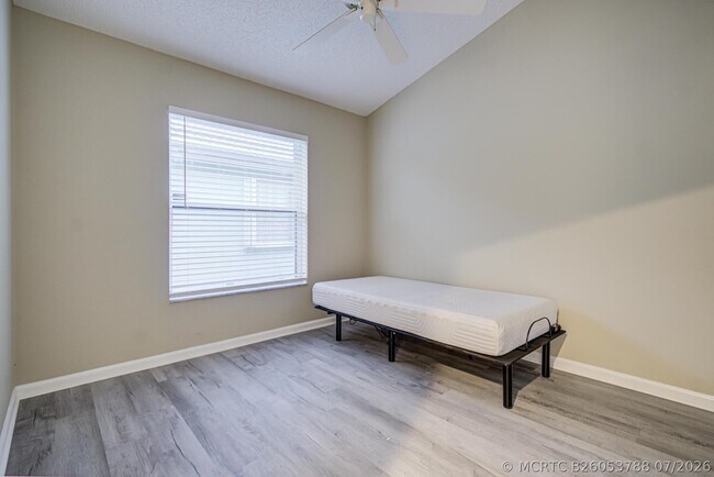 Photo - 7620 Stirling Bridge Blvd N