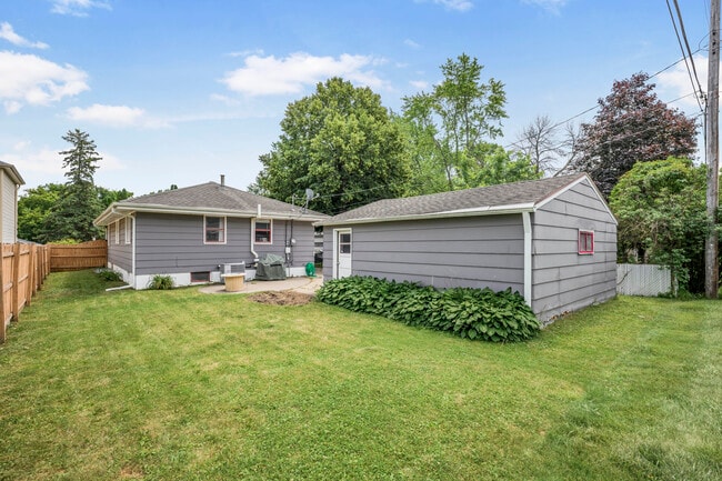Photo - 2715 KIRKWOOD LN N