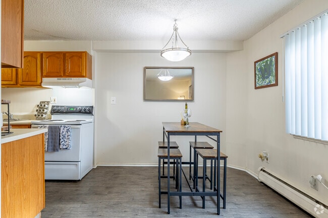1 dormitorio, 1 baño, 620 pies cuadrados, comedor