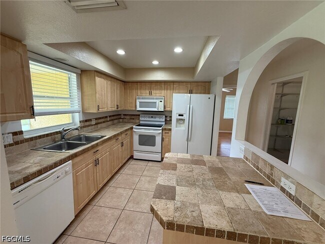 Photo - 911 SE 31st St