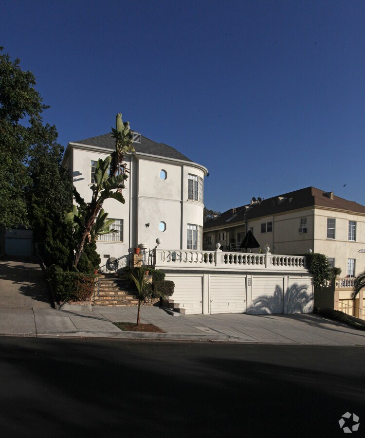 Photo - 1938 N Kenmore Ave