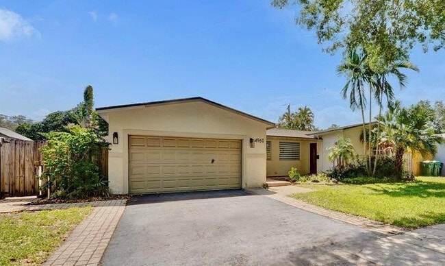 Building Photo - 4960 SW 89th Ave