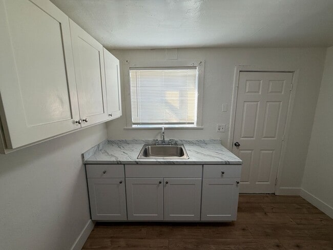 Photo - Lacy St. Unit C