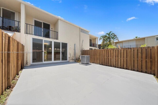 Photo - 2407 NE 10th St