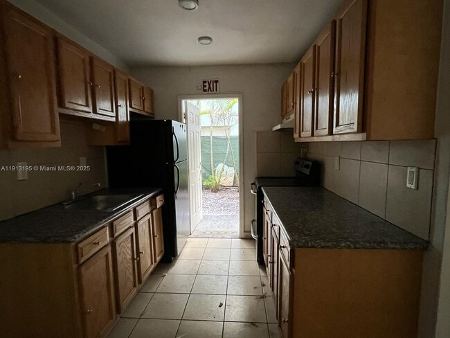 Building Photo - 608 SW 16th Ave Unit 1-4