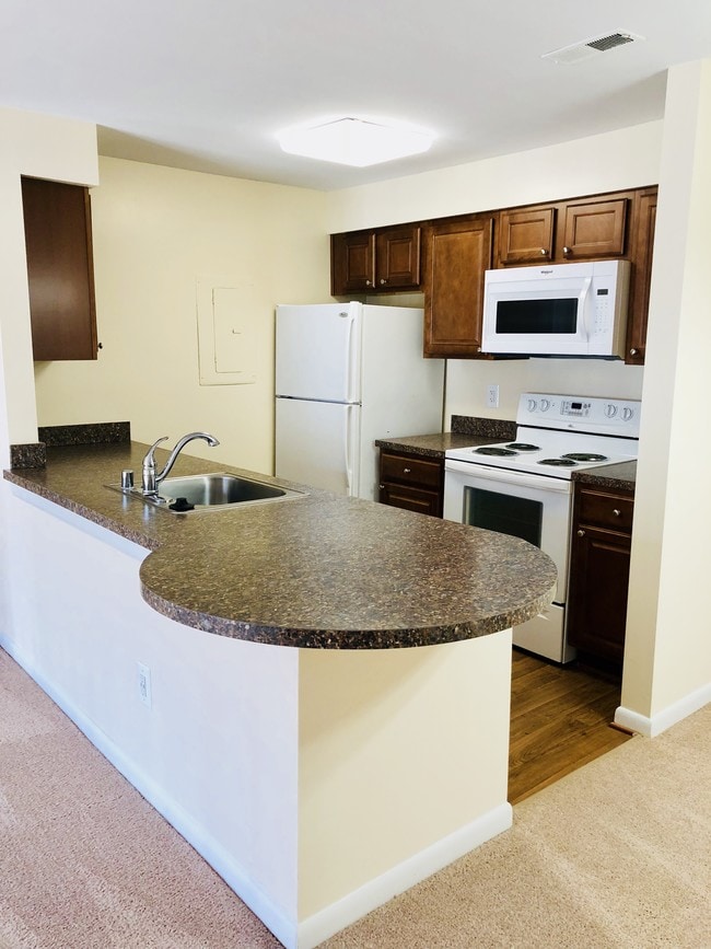 Photo - Oaks of Woodlawn