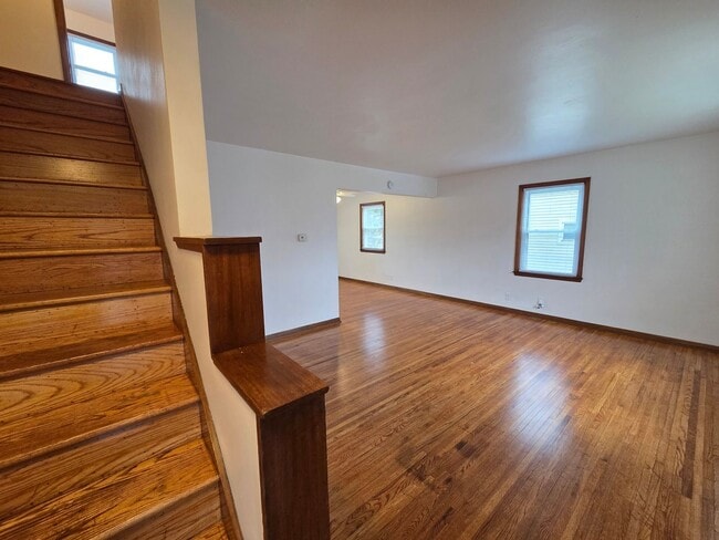 Building Photo - W 2nd St 1408-1410 Unit 1408-1410-1410