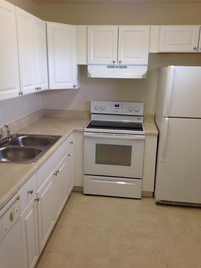 Building Photo - 7561 NW 16th St Unit 2310