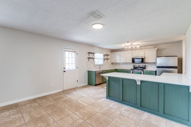 Photo - 2112 Royal Acres Trail