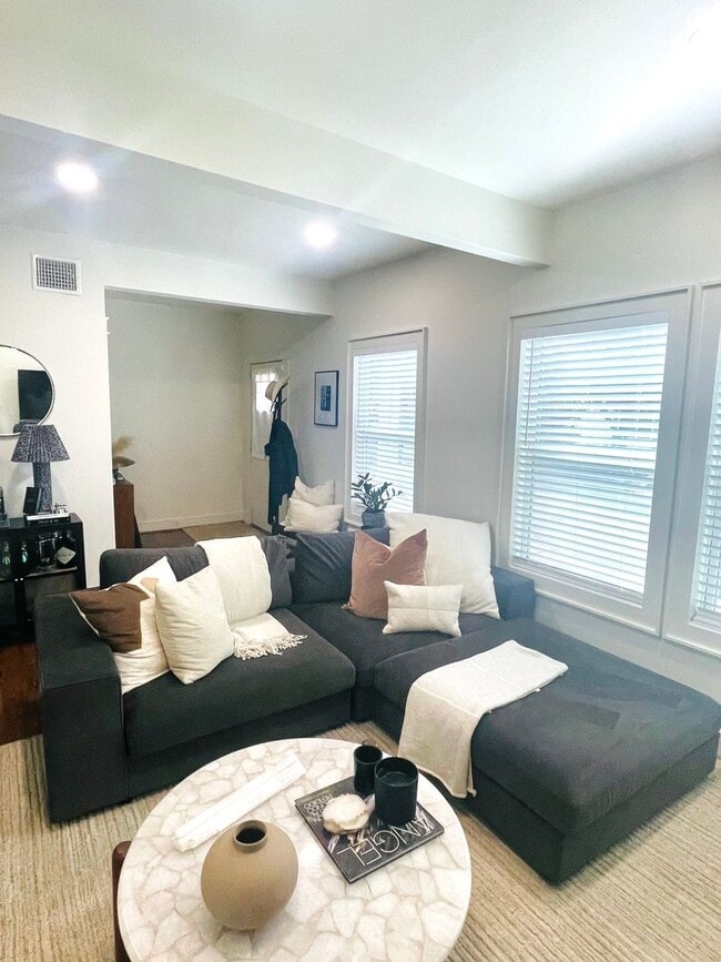 Photo - 4004 Roswell St Unidad 4002 Roswell