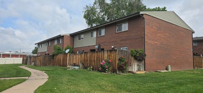 Photo - 8047 Wolff St