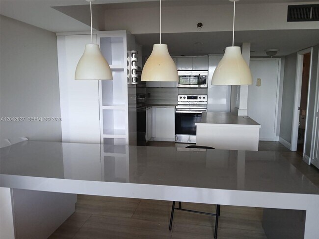 1100 St Charles Pl Unit 606
