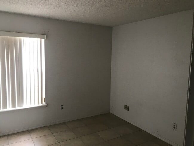 Photo - 513 Seasons Ct