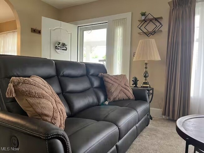 Photo - 369 E Tuscarawas Ave