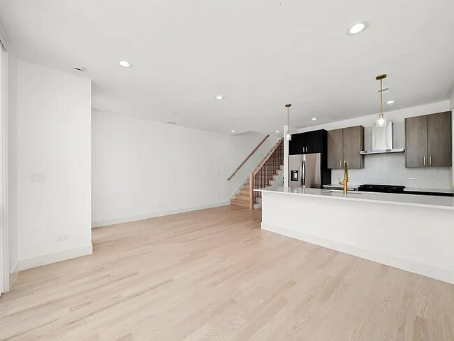 Building Photo - 2700 W Jackson Blvd