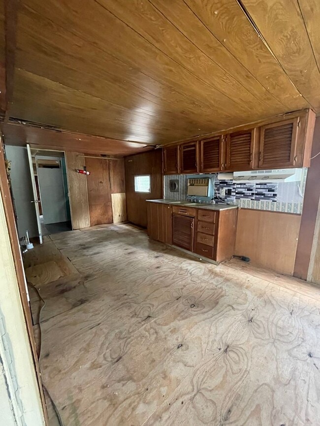 Photo - Handyman Special - Mobile Home for Lease o... Unidad #8