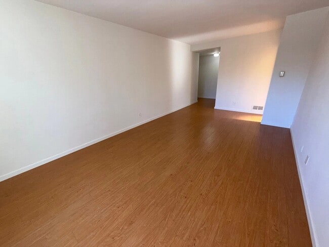 Photo - 1263 Hayworth Ave Unidad 4