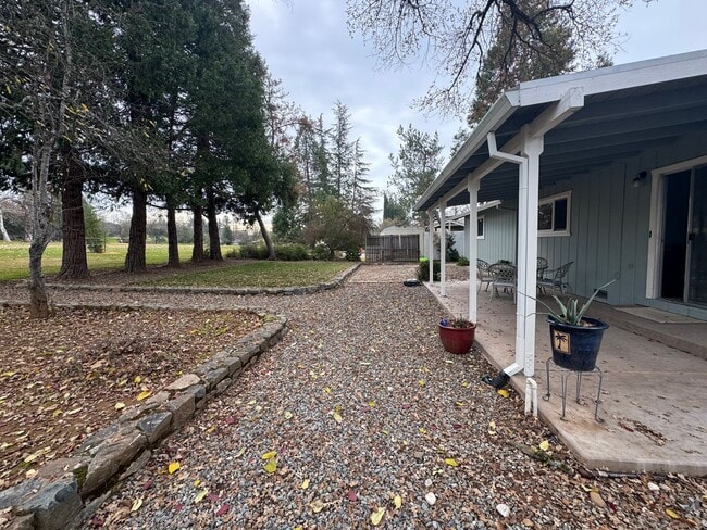 Photo - Single story golf course home across the street from the lake! Enjoy Lake of the Pines living!