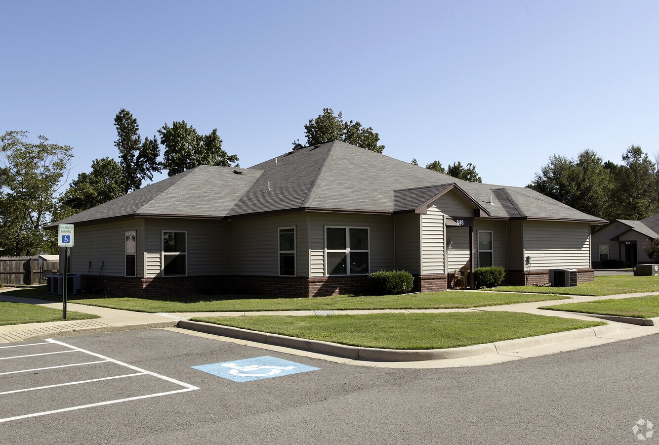 Photo - Leawood Apartments