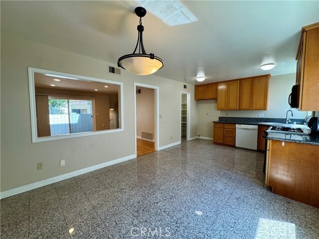 Photo - 594 W Huntington Dr