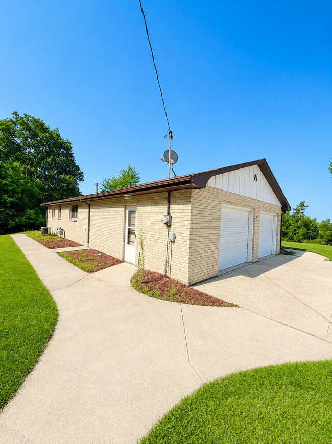 Photo - 3463 Spring Green Rd