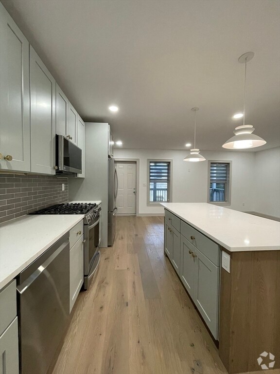 Building Photo - 43 Saxton St Unit 2 Rental
