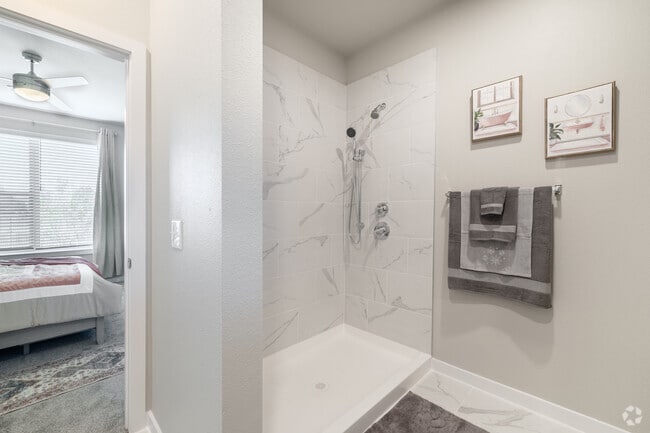 2BR, 2BA - 1,096SF - Bathroom