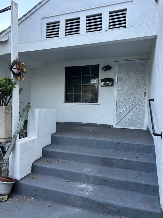 Building Photo - 2210 Aaron St Unit 2210 Aaron Street